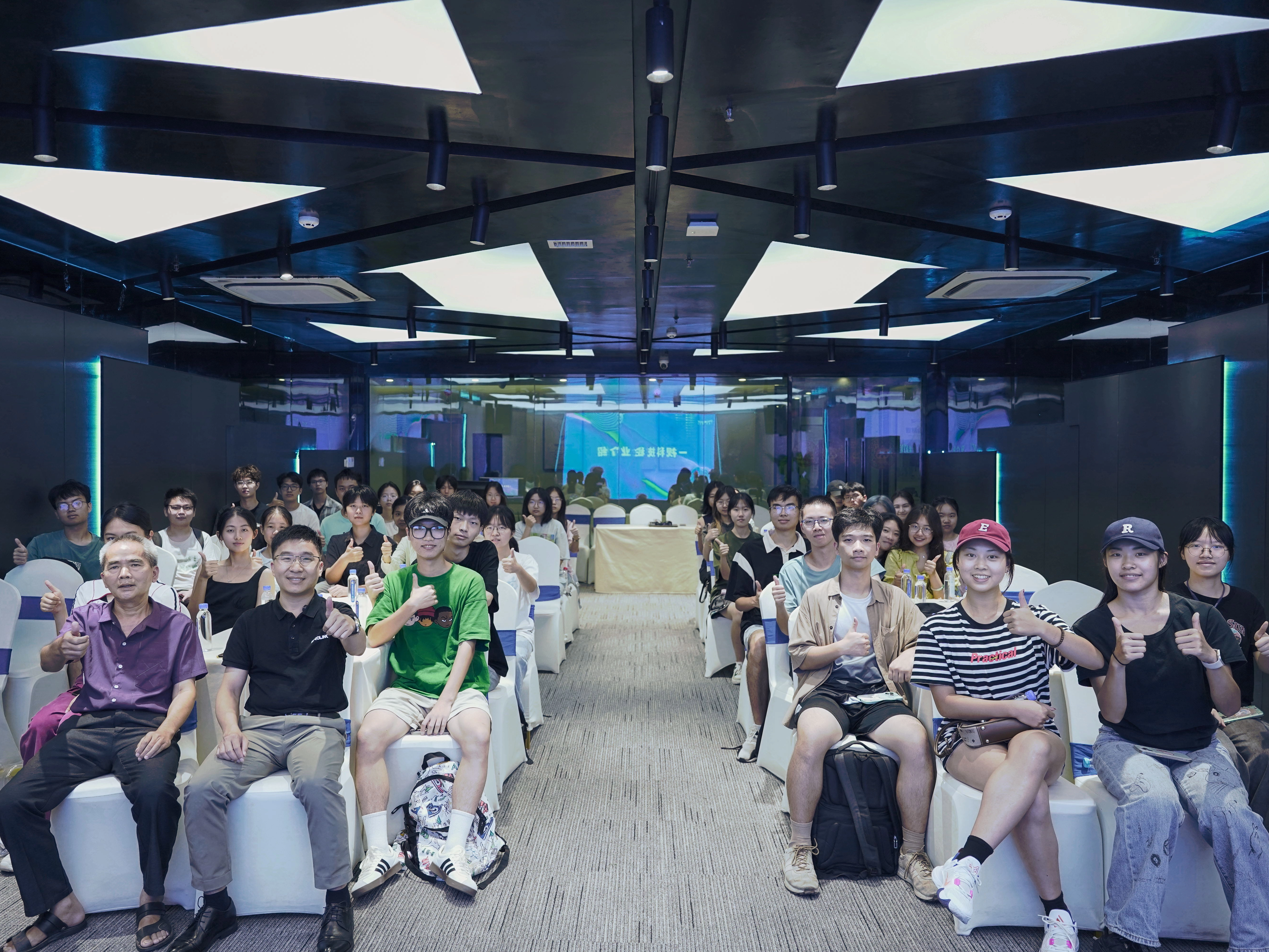 校企聯(lián)動(dòng)新征程 | 廈門大學(xué) “IT企業(yè)文化課程”再訪一視科技